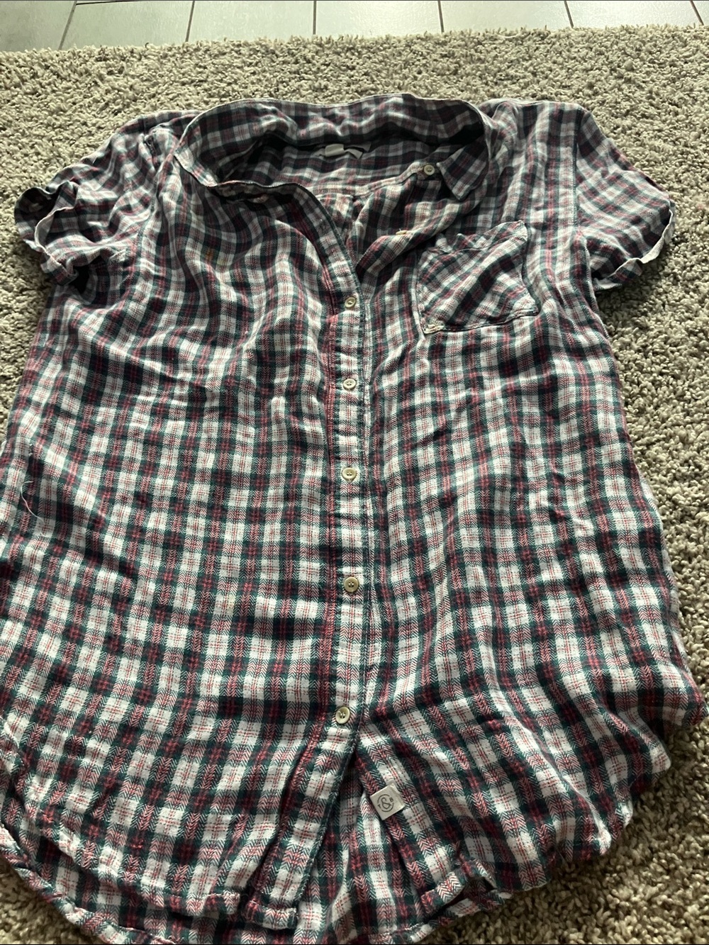 Casual Plaid Button-Up Shirt in Red, Green & White